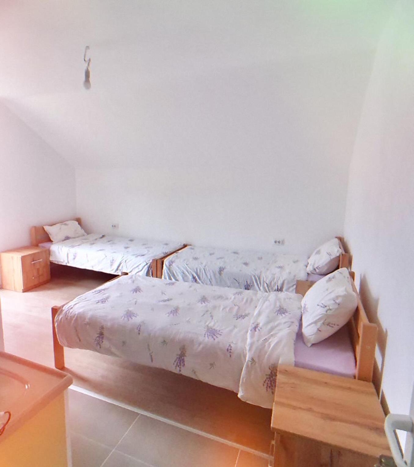Guest House Ulnika Vuthaj Esterno foto